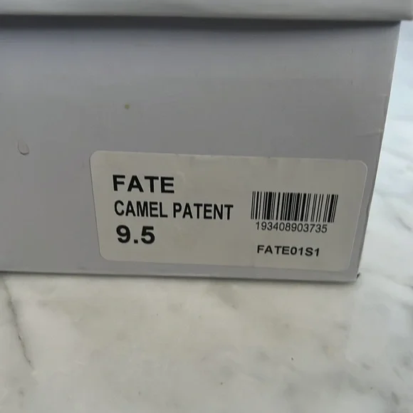 Patent leather heeled sandals - Picture 3 of 4